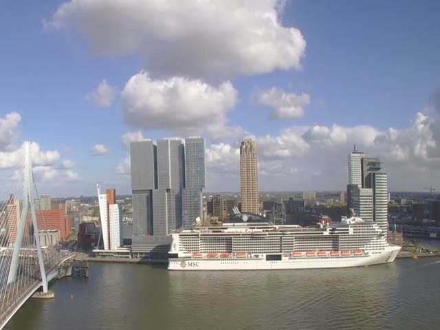 MSC Virtuosa aan de Cruise Terminal Rotterdam